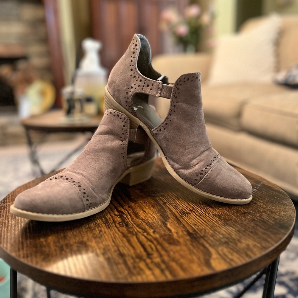 Qupid Booties size 7